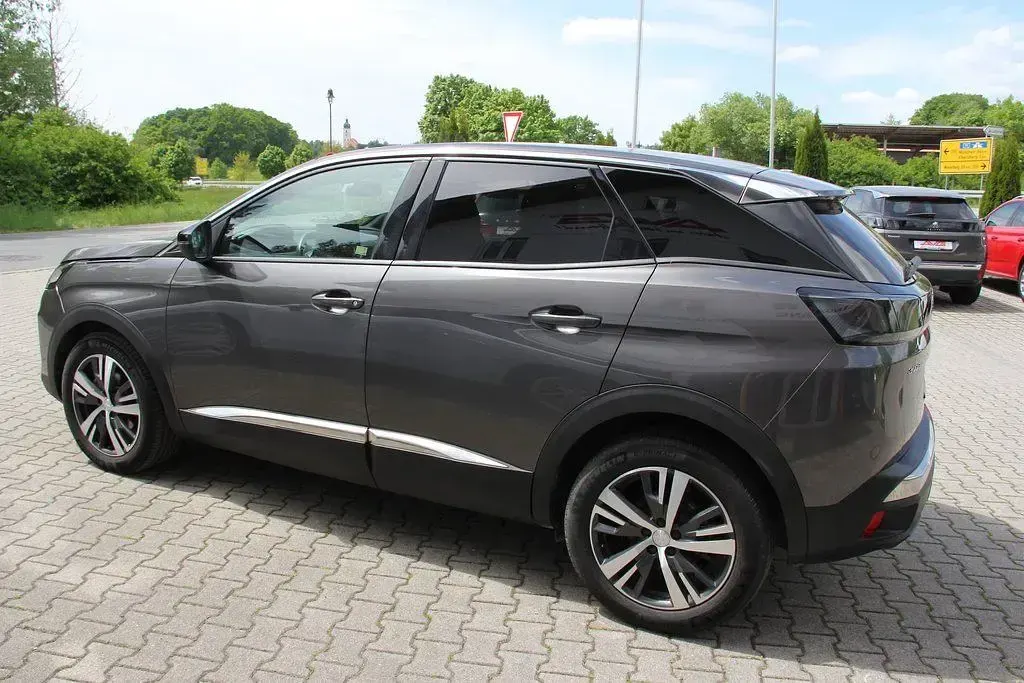 Gebraucht Peugeot 3008 Allure 131 PS (96 kW) 2024 Platiniumgrau SUV