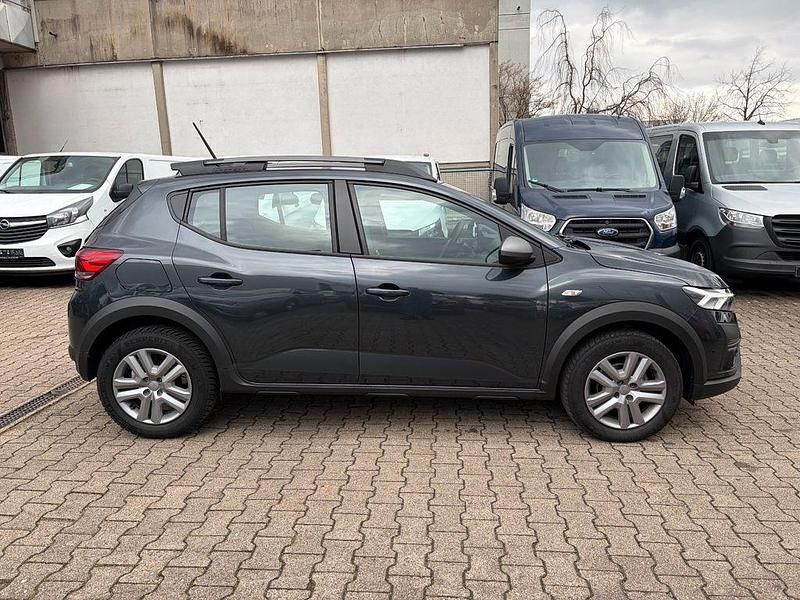Gebraucht Dacia Sandero Expression 91 PS (66 kW) 2023 Grau SUV