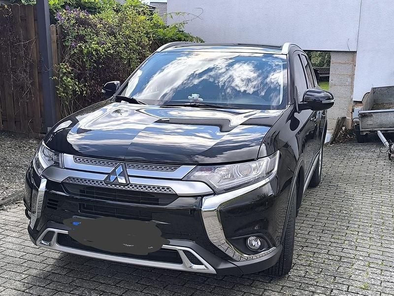 Schwarz Gebraucht 2019 Mitsubishi Outlander SUV | 17.990 € (Guter Preis) - Bild 1/4