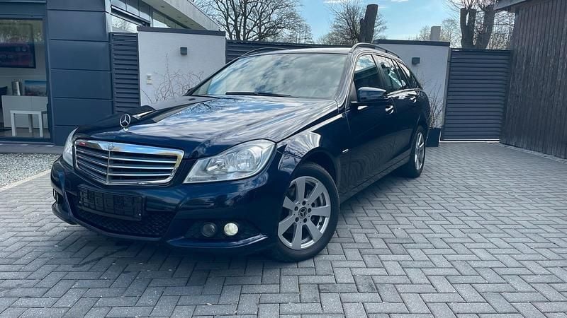 Gebraucht Mercedes C180 120 PS (88 kW) 2011 Blau Kombi