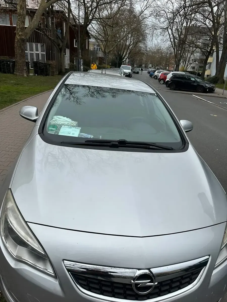 Gebraucht Opel Astra 110 PS (80 kW) 2012 Grau Limousine