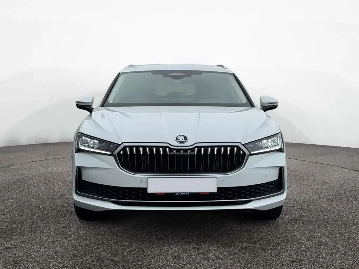 Neu Skoda Superb 150 PS (110 kW) 2026 Purity weiss Kombi