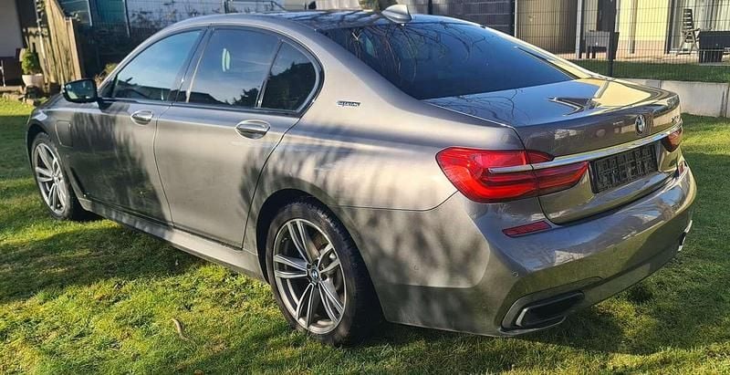 Gebraucht BMW 740 iPerformance 326 PS (239 kW) 2017 Silber Limousine