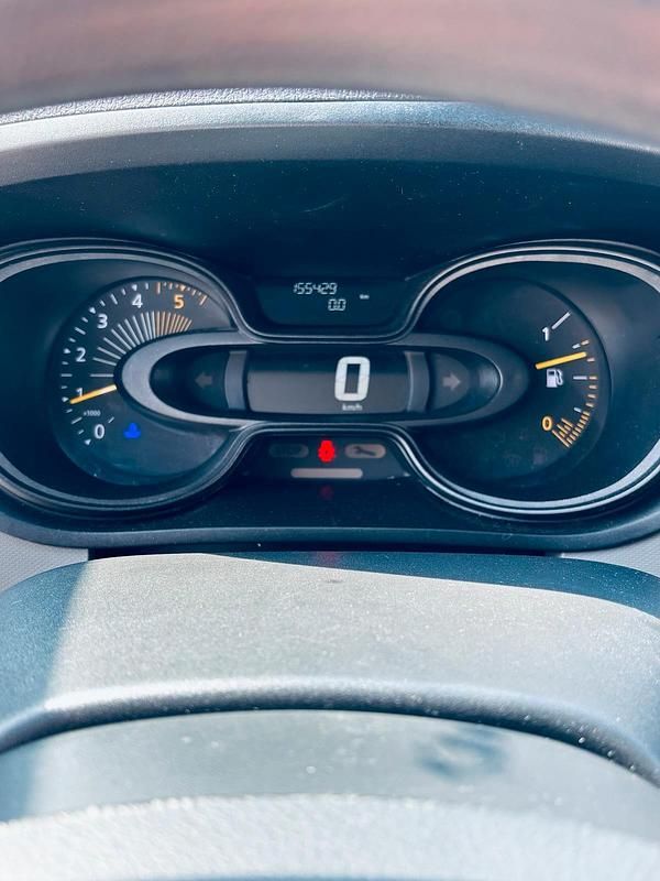 Gebraucht Renault Trafic 90 PS (66 kW) 2015 Weiß Van / Kleinbus