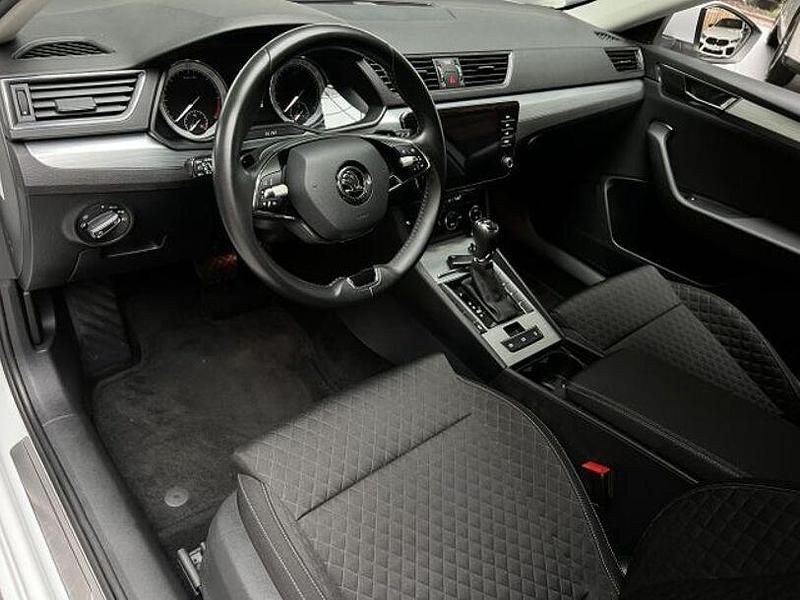 Gebraucht Skoda Superb Ambition 150 PS (110 kW) 2021 Weiß Kombi