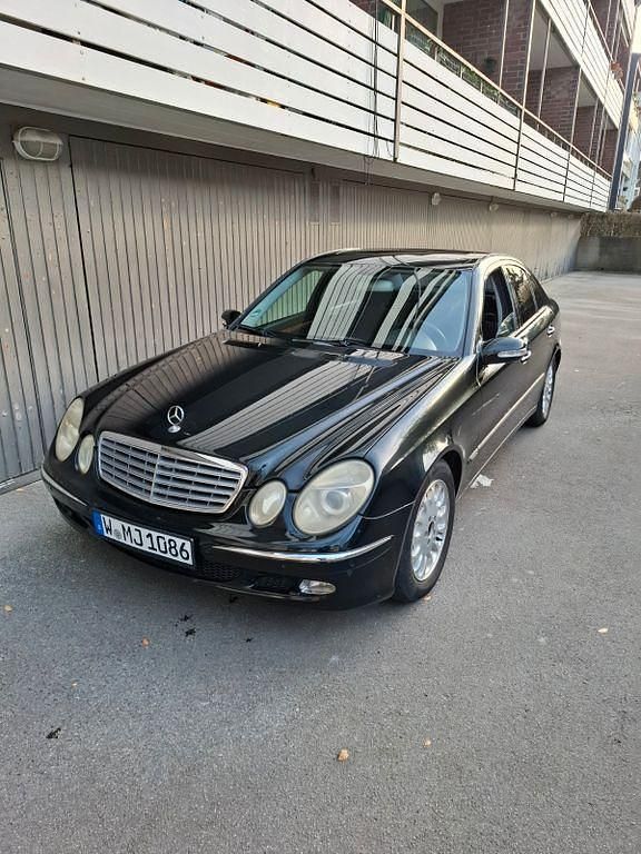 Gebraucht Mercedes E200 Elegance 122 PS (89 kW) 2004 Schwarz Limousine