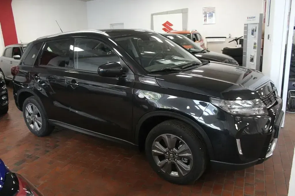 Neu Suzuki Vitara Comfort 109 PS (80 kW) 2026 Schwarz SUV