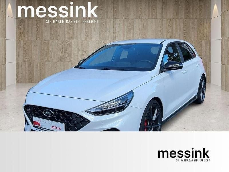 Weiß Gebraucht 2023 Hyundai i30 N Performance Limousine | 31.780 € (Fairer Preis) - Bild 1/4