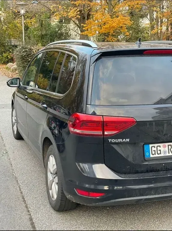 Gebraucht VW Touran Trendline 116 PS (85 kW) 2017 Schwarz Van / Kleinbus