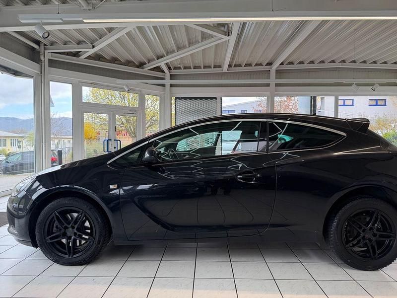 Gebraucht Opel Astra GTC Edition 165 PS (121 kW) 2012 Schwarz Limousine
