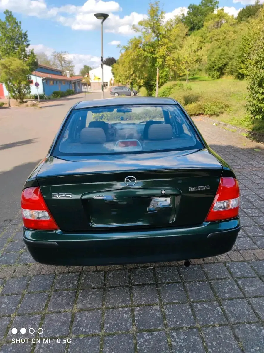Gebraucht Mazda 323 88 PS (64 kW) 1998 Grün Limousine