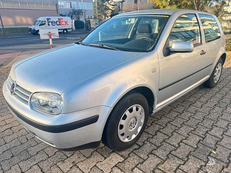 Silber Gebraucht 2001 VW Golf IV Kleinwagen | 1.150 € (Guter Preis) - Bild 1/4