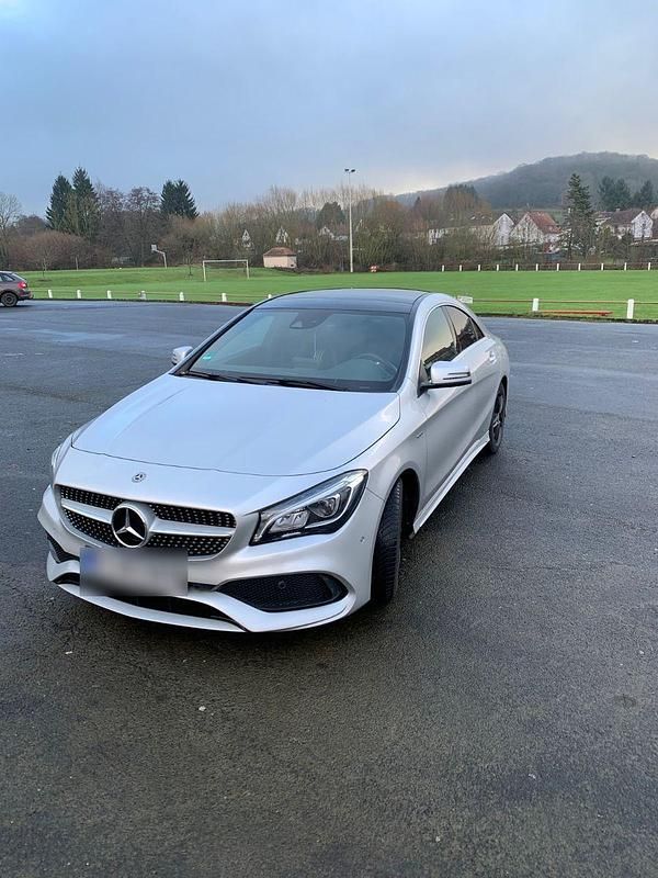 Silber Gebraucht 2018 Mercedes CLA200 Edition Coupé | 17.999 € (Etwas zu teuer) - Bild 1/4