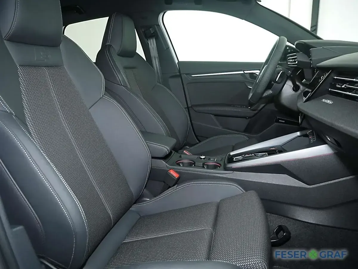Gebraucht Audi S3 Sport 333 PS (244 kW) 2025 Arkonaweiß Limousine