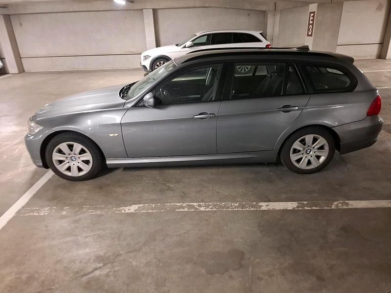 Gebraucht BMW 318 120 PS (88 kW) 2011 Grau Kombi