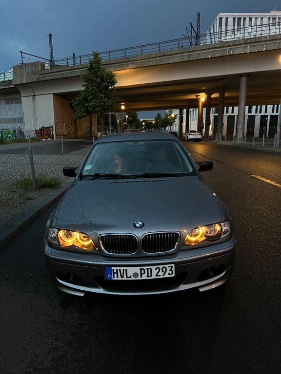 Silber Gebraucht 2004 BMW 320 Sport Line Limousine | 10.000 € - Bild 1/4