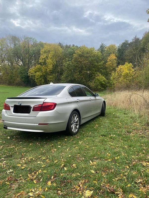 Grau Gebraucht 2011 BMW 520 Limousine | 9.500 € (Etwas zu teuer) - Bild 1/4