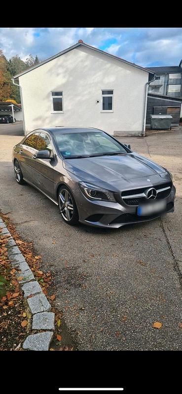 Grau Gebraucht 2014 Mercedes CLA180 Limousine | 12.499 € (Fairer Preis) - Bild 1/4