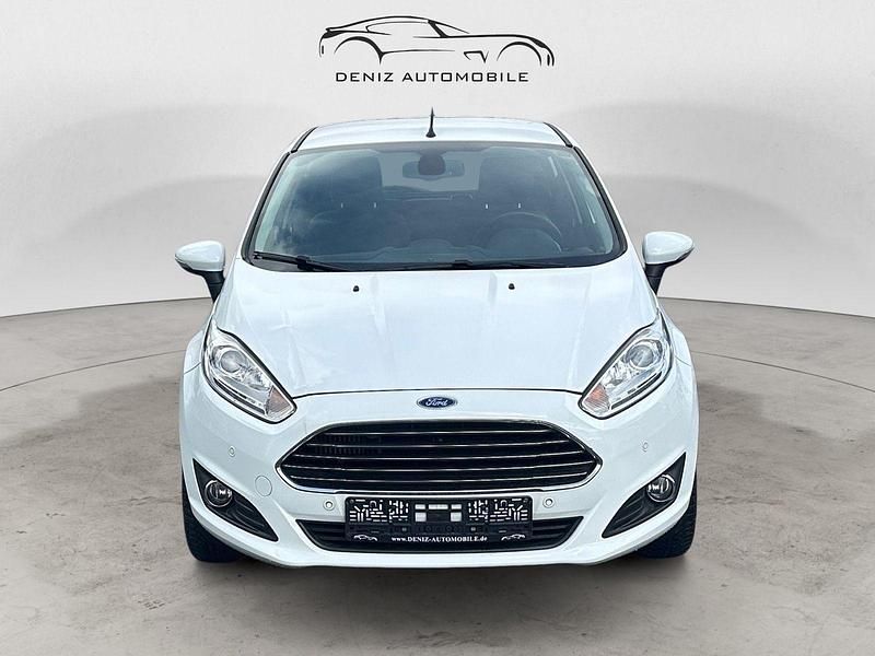 Gebraucht Ford Fiesta Titanium 101 PS (74 kW) 2016 Weiß Kleinwagen
