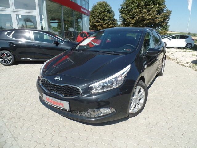 Gebraucht Kia Ceed DREAM-TEAM Edition 135 PS (99 kW) 2015 Schwarz metallic Kleinwagen