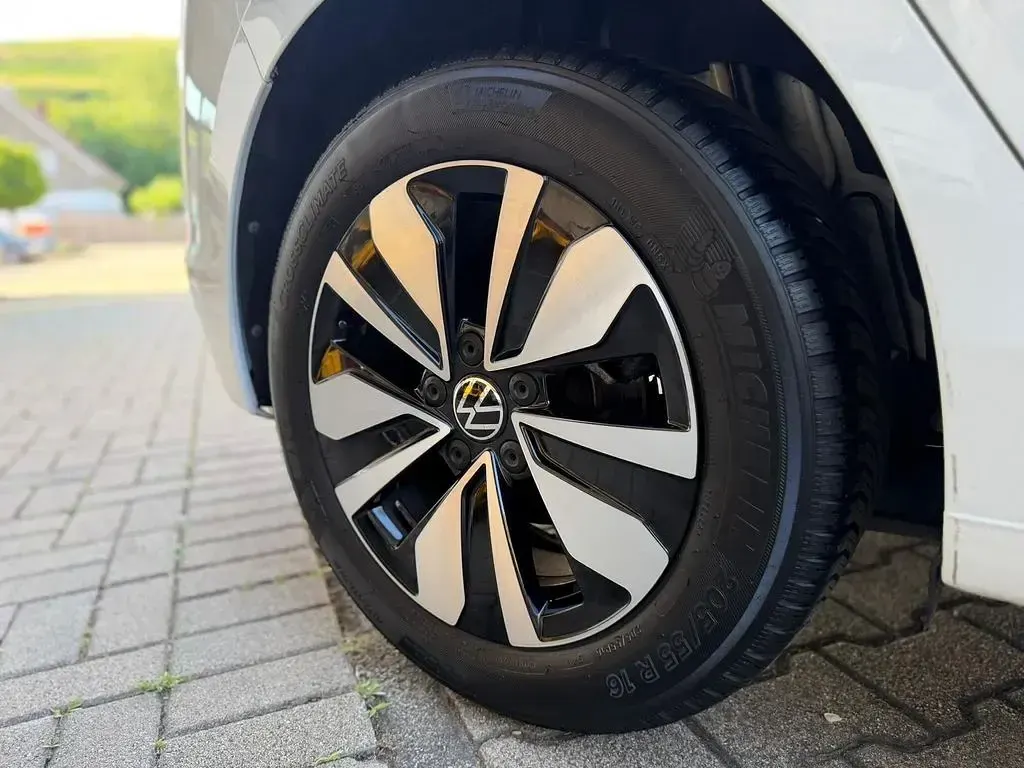 Gebraucht VW Golf VIII Move 110 PS (80 kW) 2024 Weiß Limousine