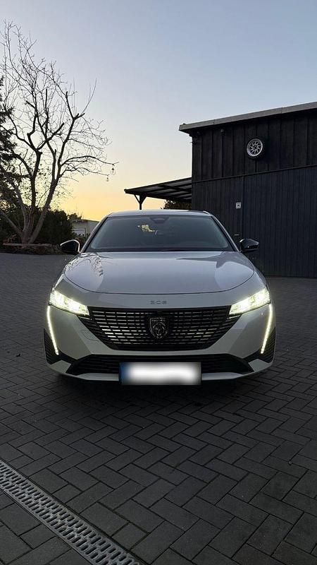 Gebraucht Peugeot 308 Allure 131 PS (96 kW) 2024 Weiß Kombi