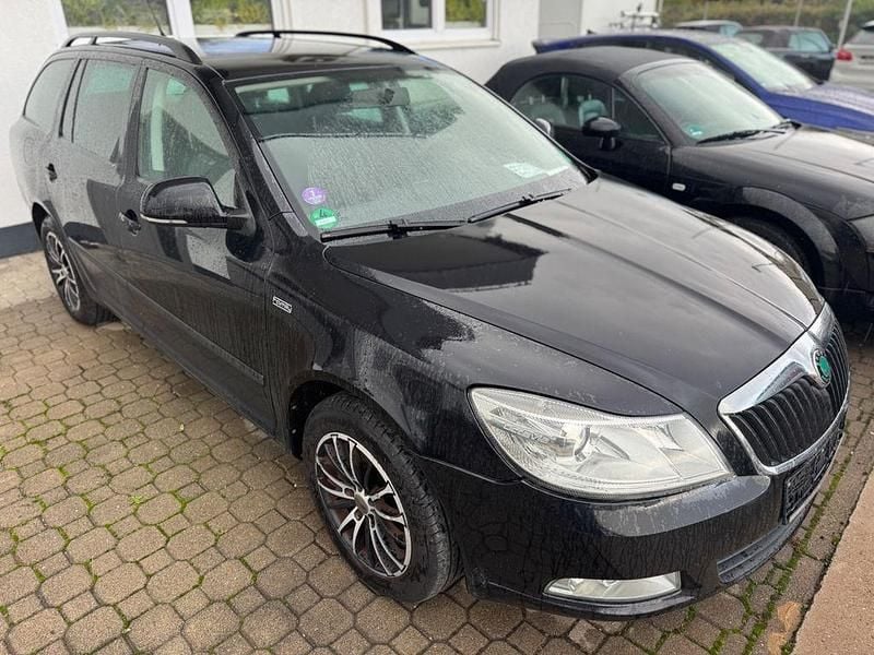 Schwarz Gebraucht 2012 Skoda Octavia Family Kombi | 1.999 € (Superpreis) - Bild 1/4