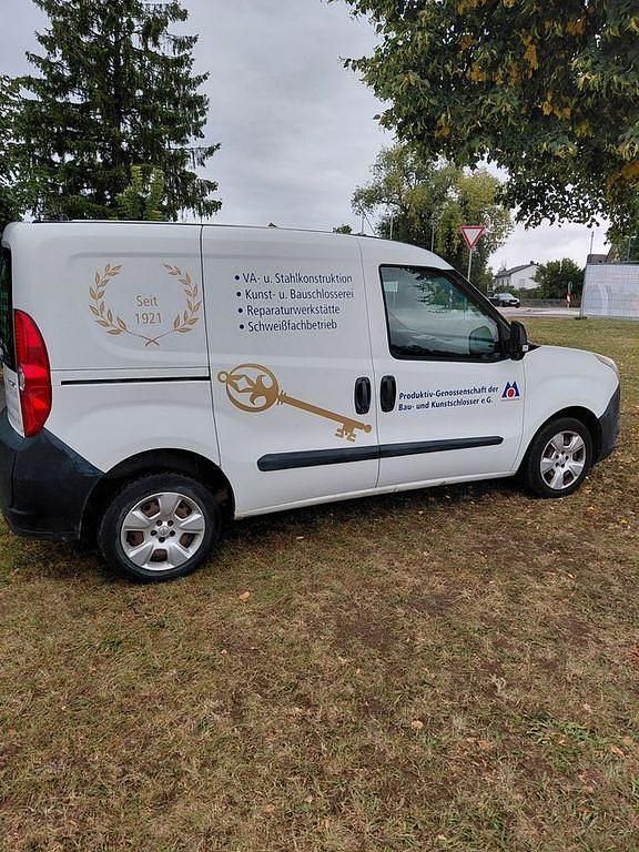 Weiß Gebraucht 2013 Opel Combo Edition Van / Kleinbus | 3.950 € (Guter Preis) - Bild 1/4