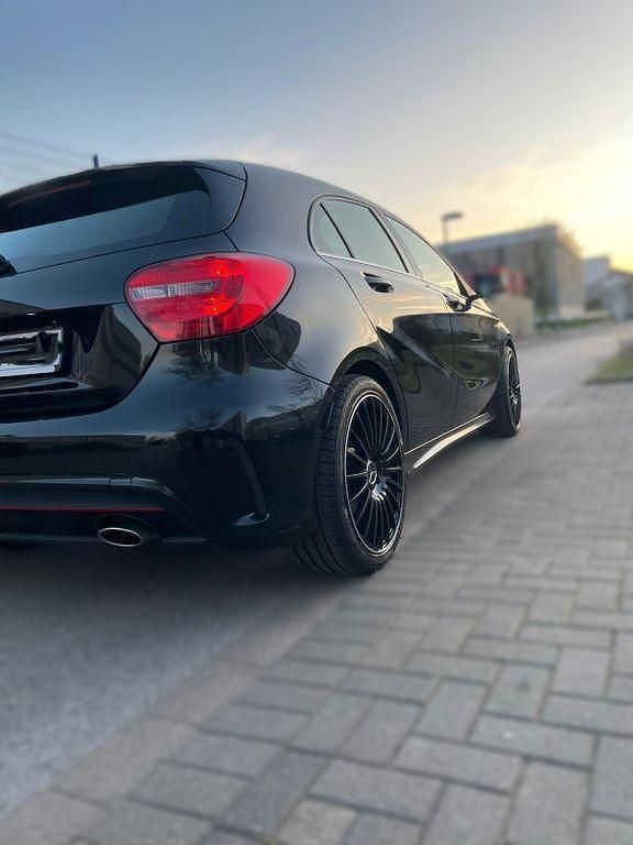 Schwarz Gebraucht 2012 Mercedes A250 Urban Limousine | 12.700 € (Fairer Preis) - Bild 1/4