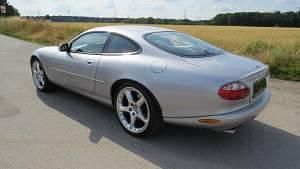 Gebraucht Jaguar XKR 363 PS (266 kW) 2000 Silber Coupé