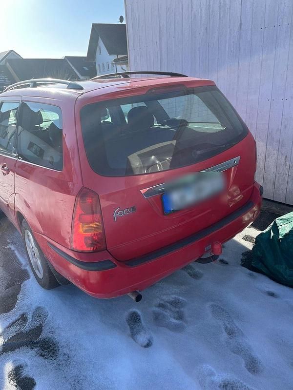 Gebraucht Ford Focus Ghia 101 PS (74 kW) 2003 Rot Kombi