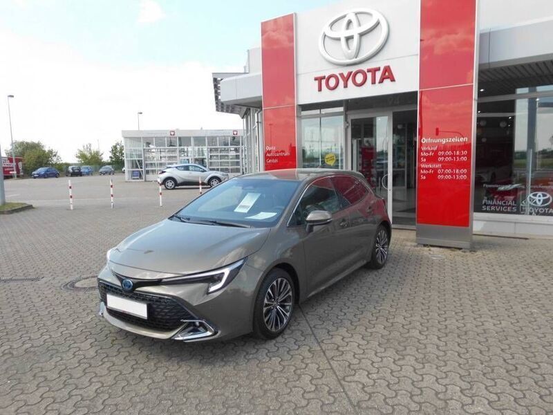 Braun Gebraucht 2023 Toyota Corolla Team Limousine | 29.990 € (Teuer) - Bild 1/4