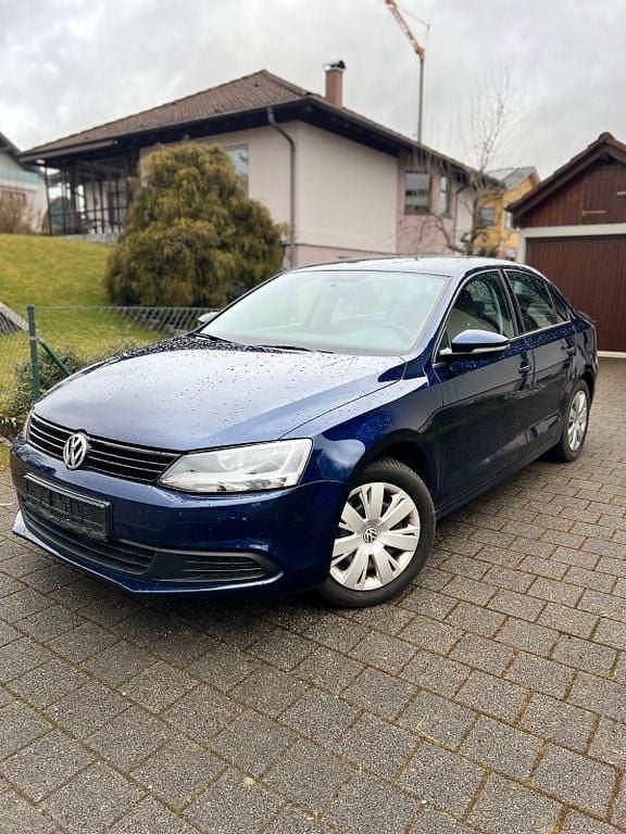 Gebraucht VW Jetta Trendline 105 PS (77 kW) 2013 Blau Limousine