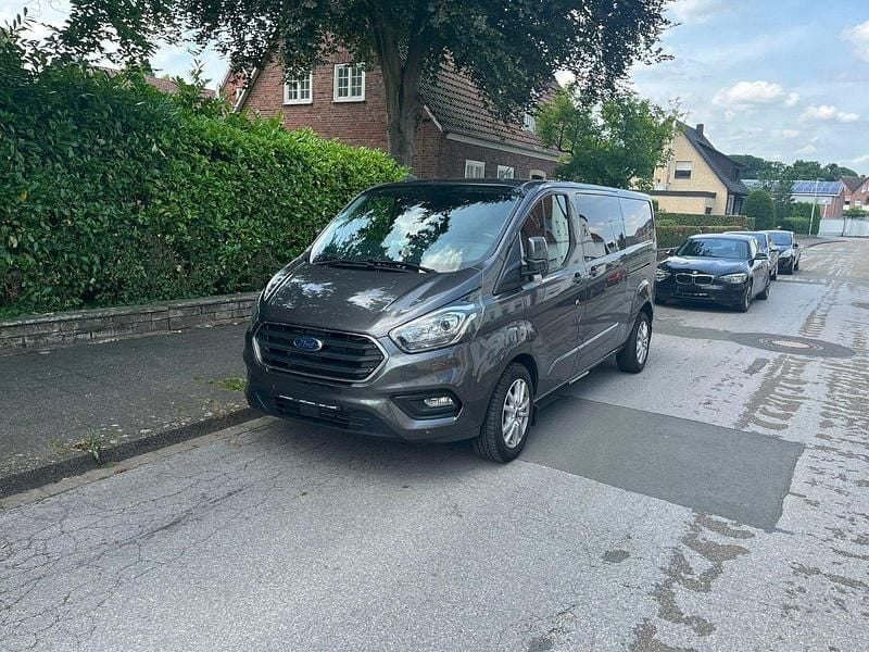 Grau Gebraucht 2021 Ford Transit Custom Limited Van / Kleinbus | 29.999 € (Fairer Preis) - Bild 1/4
