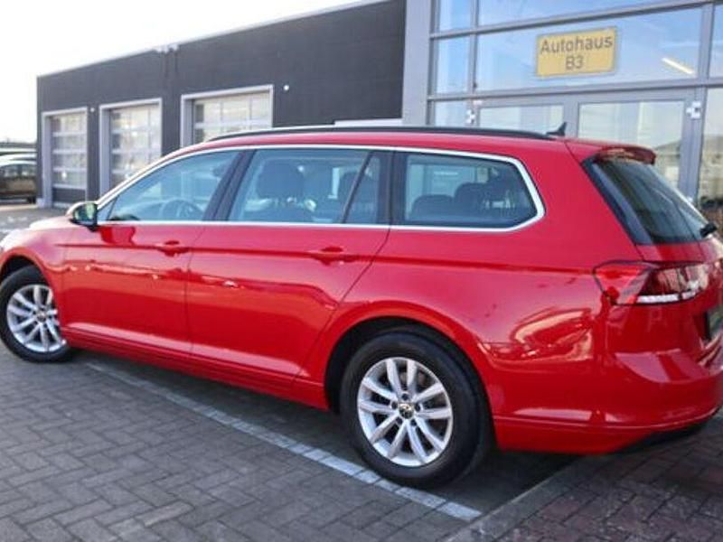 Gebraucht VW Passat Business 122 PS (89 kW) 2023 Rot Kombi