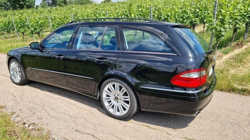 Schwarz Gebraucht 2007 Mercedes E280 Avantgarde Kombi | 12.500 € - Bild 1/4