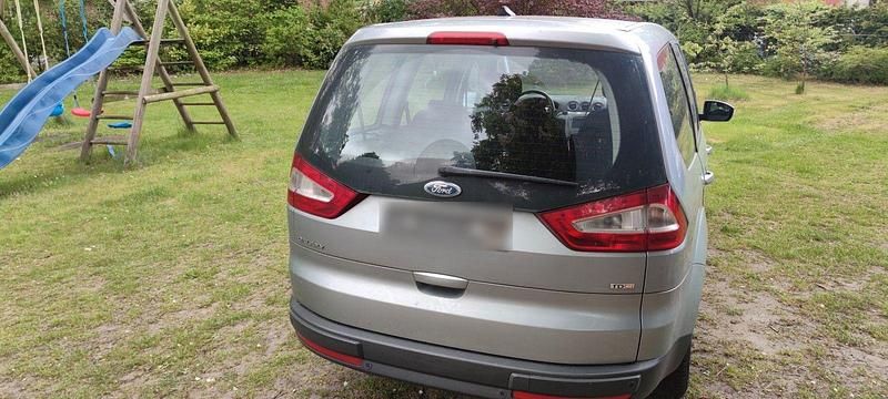 Gebraucht Ford Galaxy Ghia 140 PS (102 kW) 2009 Silber Van / Kleinbus