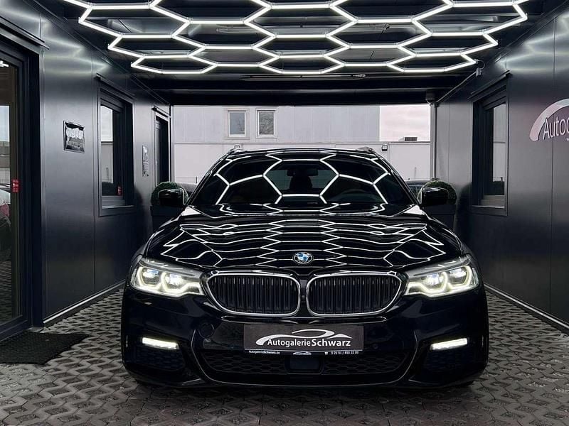 Gebraucht BMW 530 M Sport 265 PS (194 kW) 2020 M black sapphire metallic Kombi