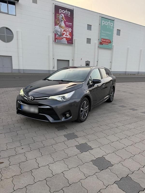 Gebraucht Toyota Avensis 143 PS (105 kW) 2015 Silber Kombi