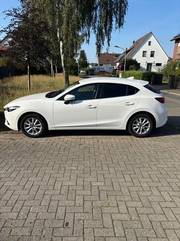 Gebraucht Mazda 3 Center-Line 120 PS (88 kW) 2018 Weiß Limousine