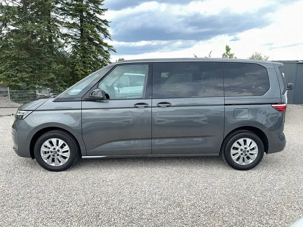 Gebraucht VW Multivan Basis 150 PS (110 kW) 2024 Grau Van / Kleinbus