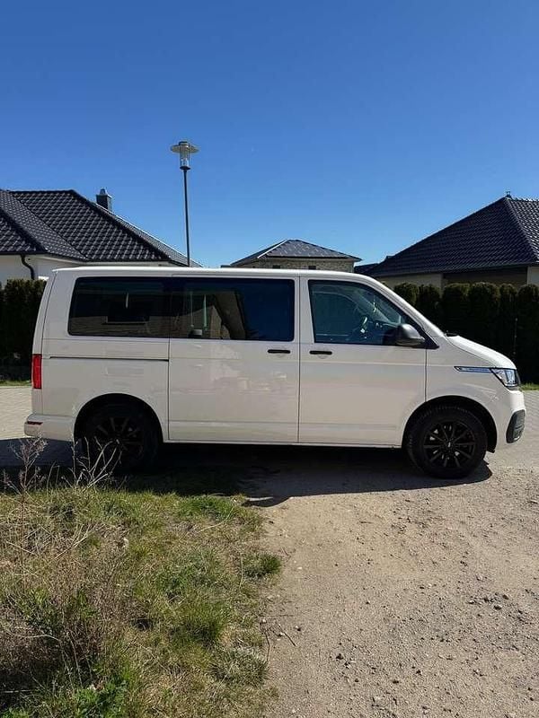 Gebraucht VW Multivan Trendline 150 PS (110 kW) 2021 Weiß Van / Kleinbus