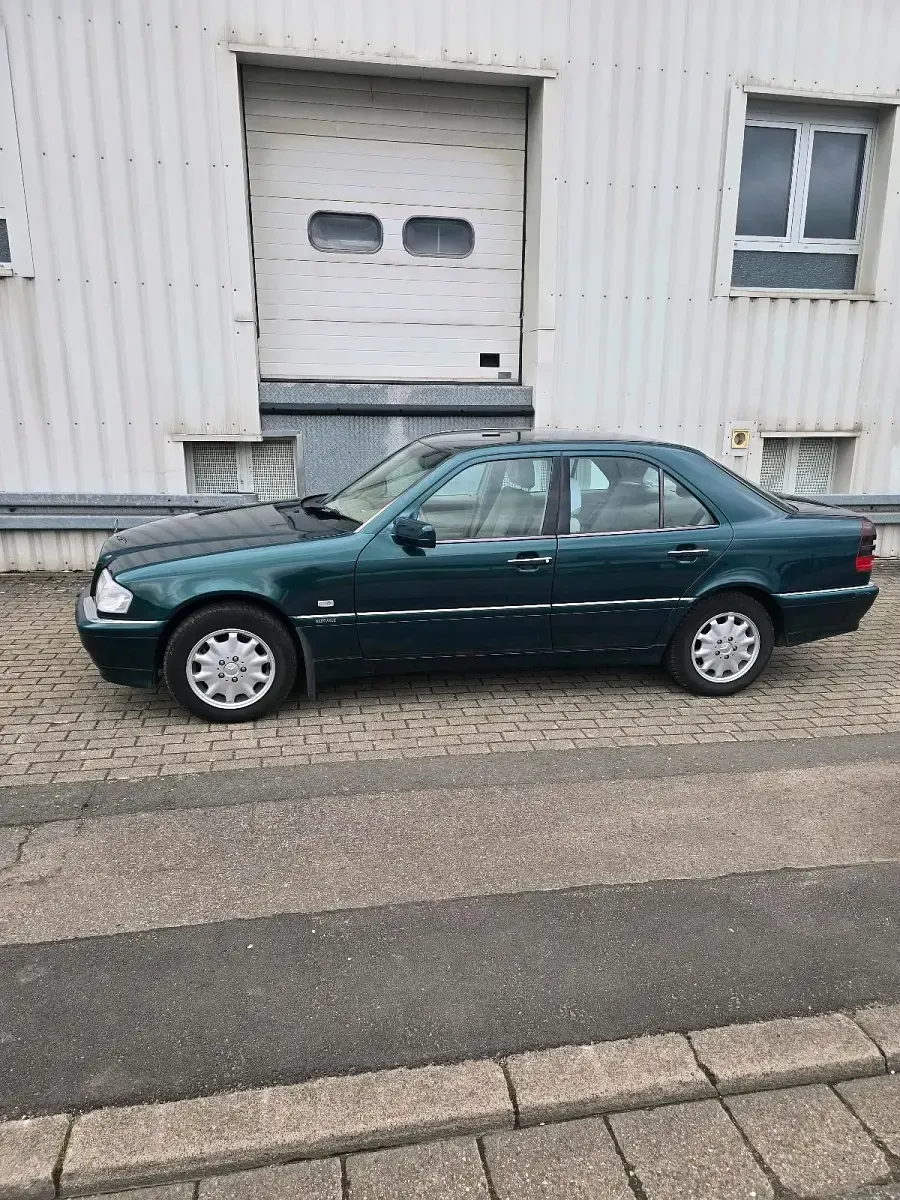 Gebraucht Mercedes C240 Elegance 170 PS (125 kW) 1998 Grün Limousine