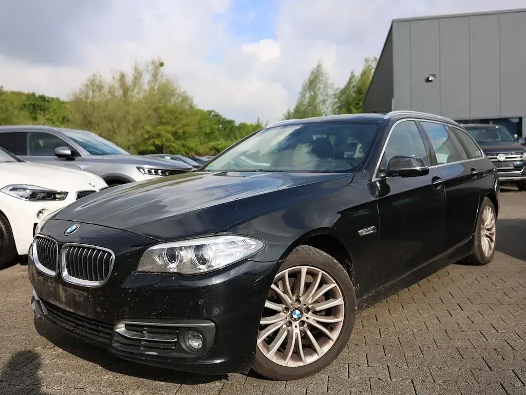 Gebraucht BMW 520 Luxury Line 190 PS (139 kW) 2016 Saphirschwarz Kombi