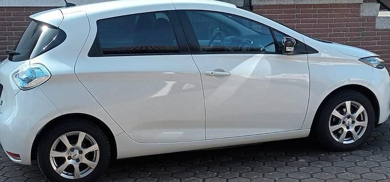 Gebraucht Renault Zoe 64 kW (88 PS) 2015 Weiß Kleinwagen