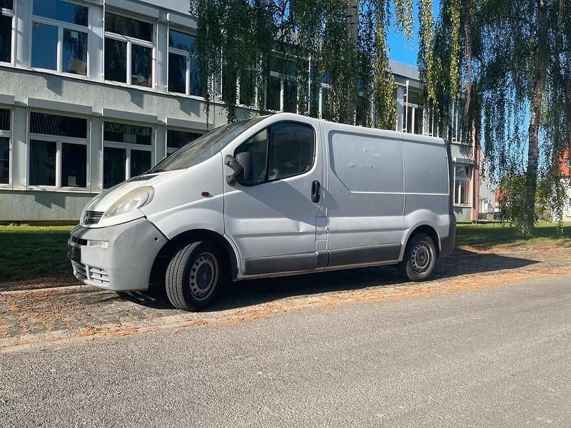 Second-hand Opel Vivaro 101 CP (74 kW) 2006 Alb Monovolum