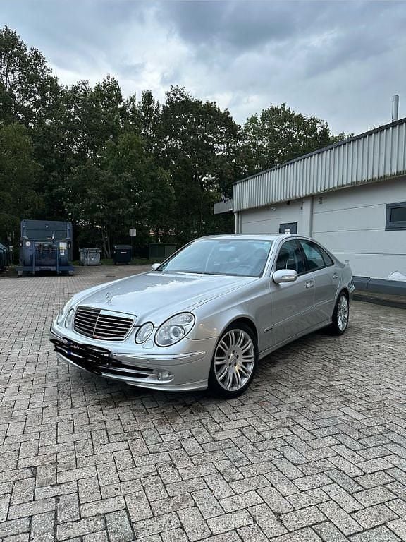 Silber Gebraucht 2002 Mercedes E270 Limousine | 5.500 € (Teuer) - Bild 1/4