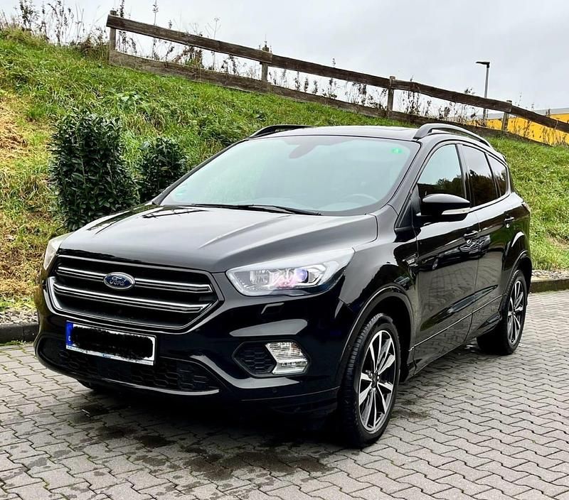 Gebraucht Ford Kuga ST-Line 150 PS (110 kW) 2017 Schwarz SUV
