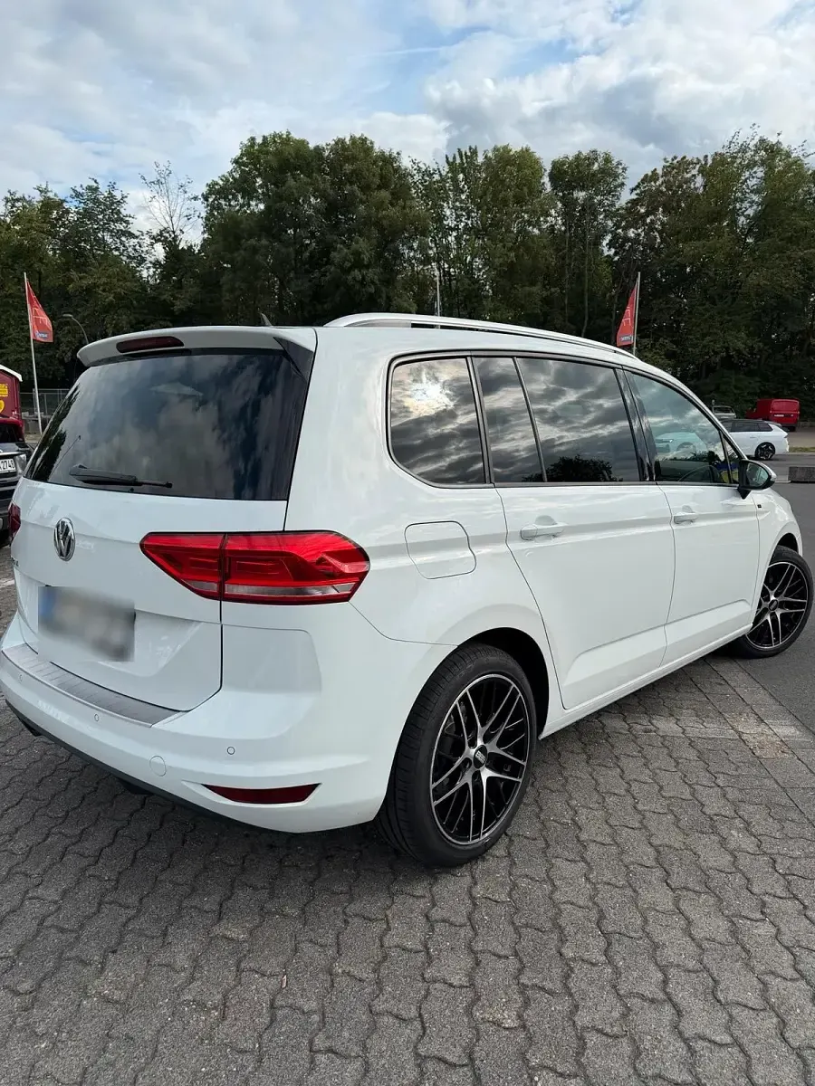 Gebraucht VW Touran 150 PS (110 kW) 2019 Weiß Van / Kleinbus