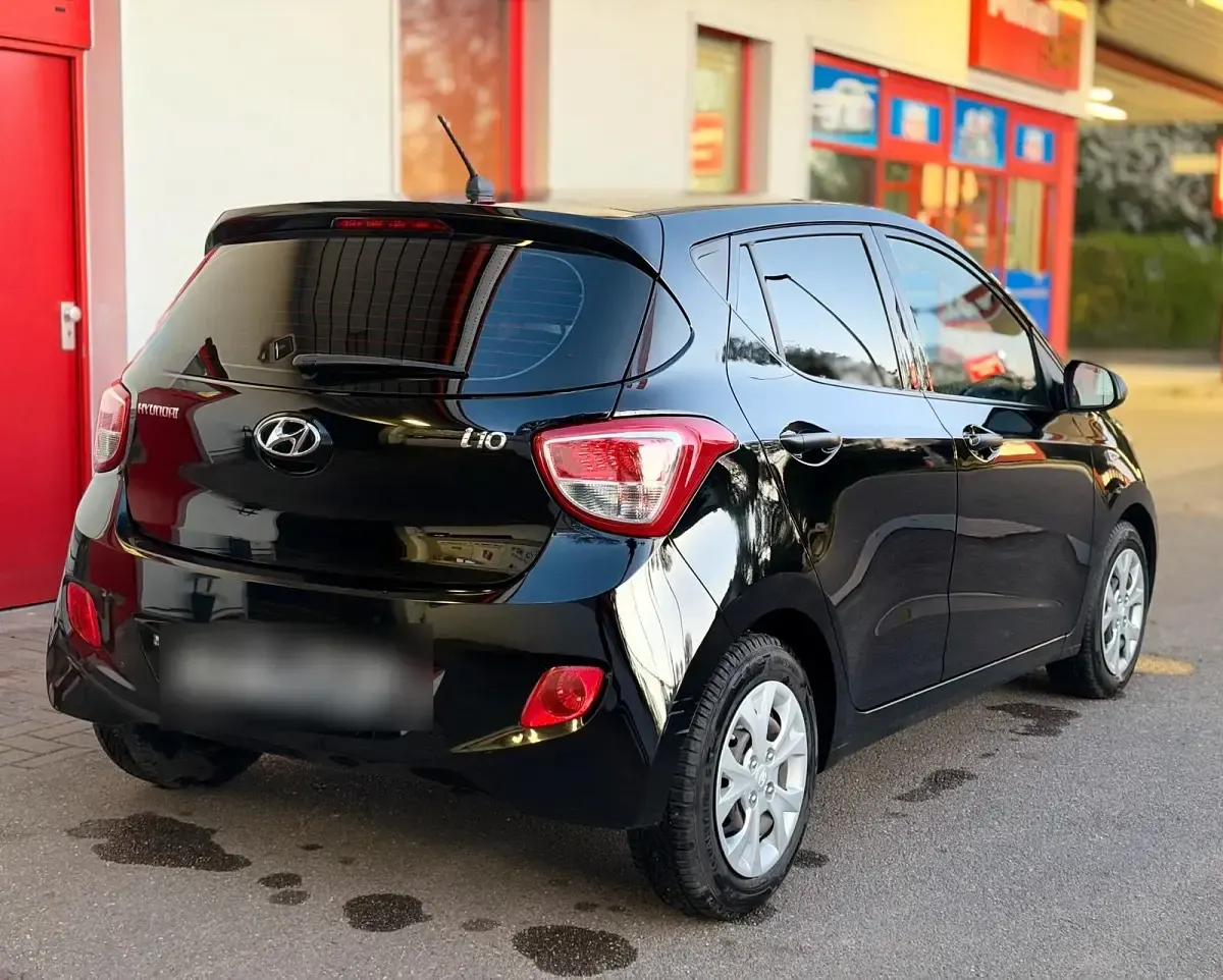 Gebraucht Hyundai i10 67 PS (49 kW) 2014 Schwarz Kleinwagen